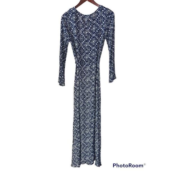 Lulu's Mandala Daydream Maxi Dress L Blue White V-Neck Tie-Waist Long Sleeve - Picture 3 of 4
